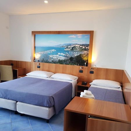 Hotel Residence La Darsena Agropoli Exterior photo