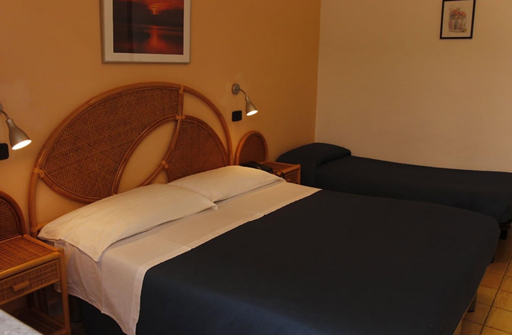 Hotel Residence La Darsena Agropoli Exterior photo