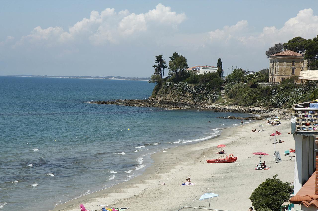 Hotel Residence La Darsena Agropoli Exterior photo